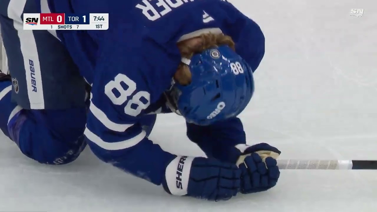 Nick Robertson shoves William Nylander down, then Nylander hits Habs knee