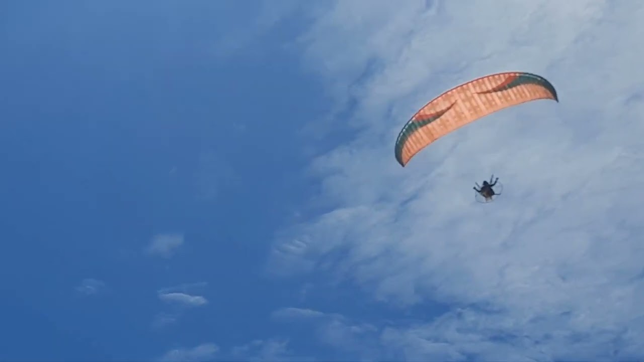 Hoje é dia paramotor. Itaipuaçu 