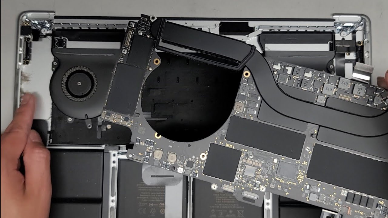 2018 15" inch MacBook Pro A1990 Disassembly Liquid Damage Cleanup Motherboard Logicboard LCD Screen