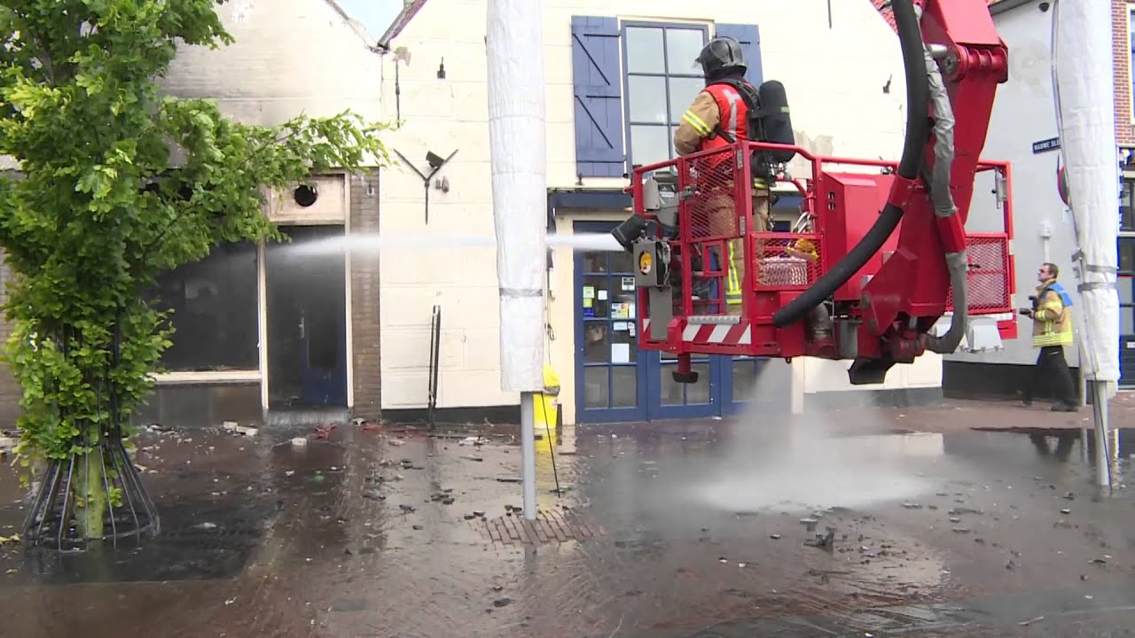 Beelden van de brand aan de Turfkade in Brielle