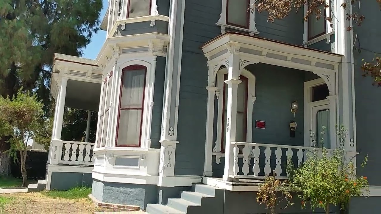 Amazing Victorian home in Hanford California.