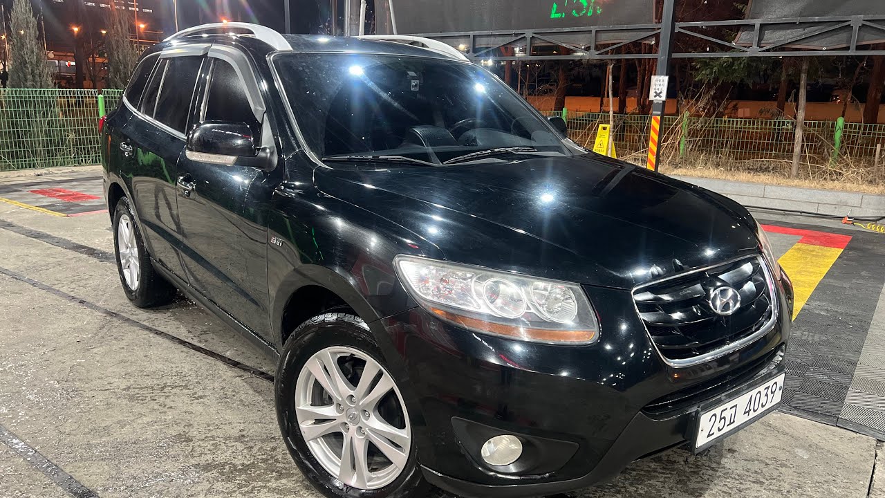 Santa fee 2011 Black 2WD 7 Seats 