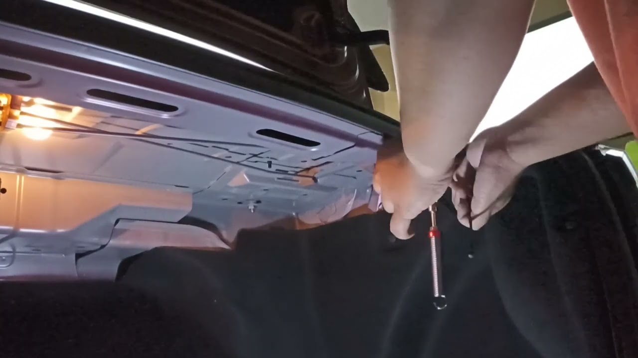 Pasang spring bonet kereta bezza