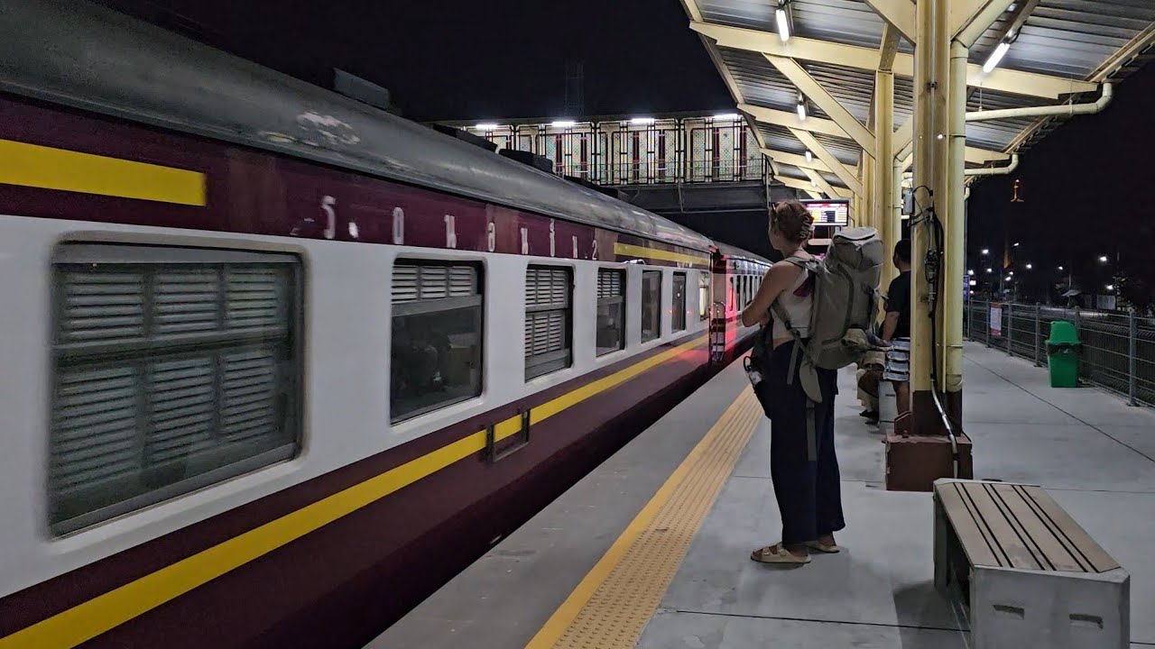 รถด่วน 85 จอดบ้านโป่ง Express train 85 Krungthep Aphiwat - Nakhon Si Thammarat