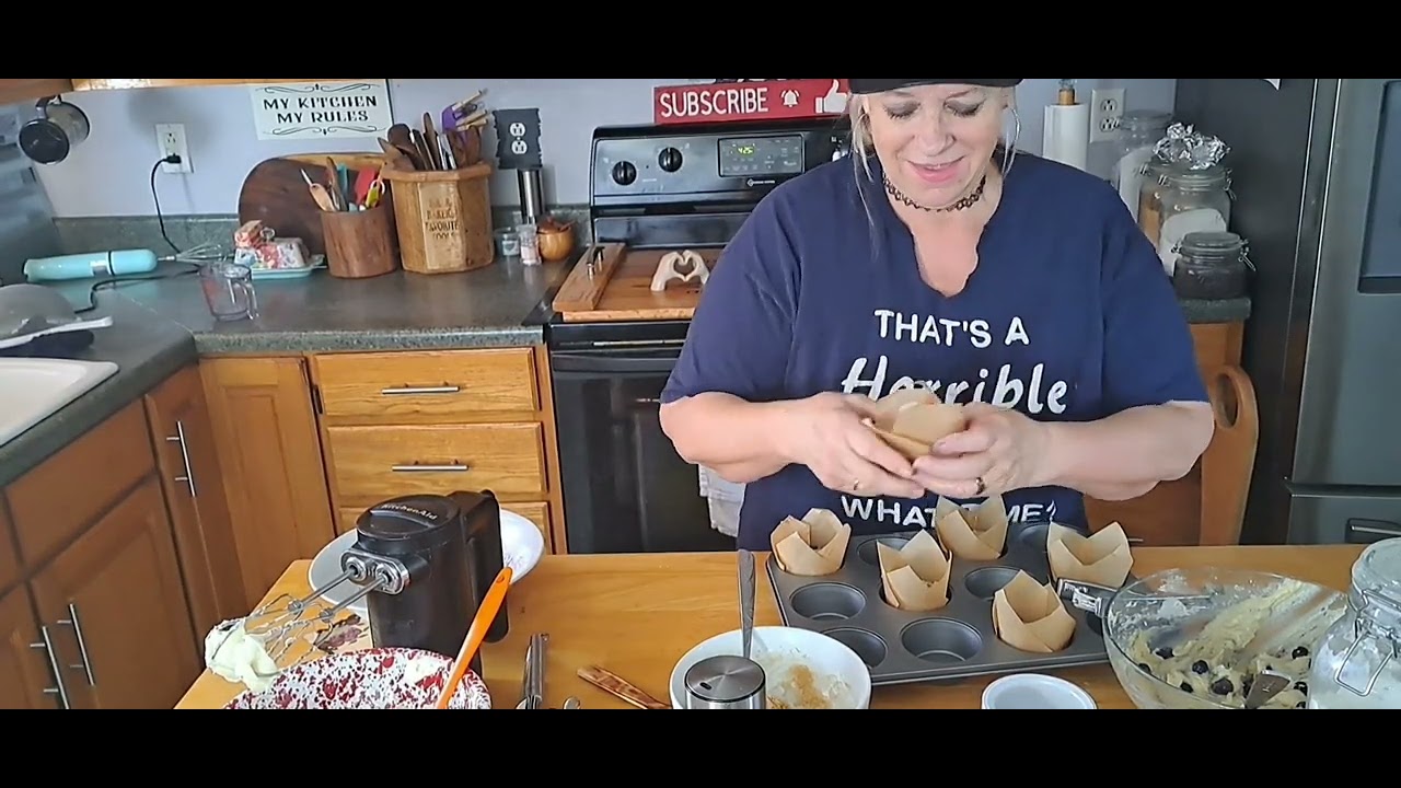 BLUEBERRY CREAM CHEESE STREUSEL MUFFINS...DELICIOUS 