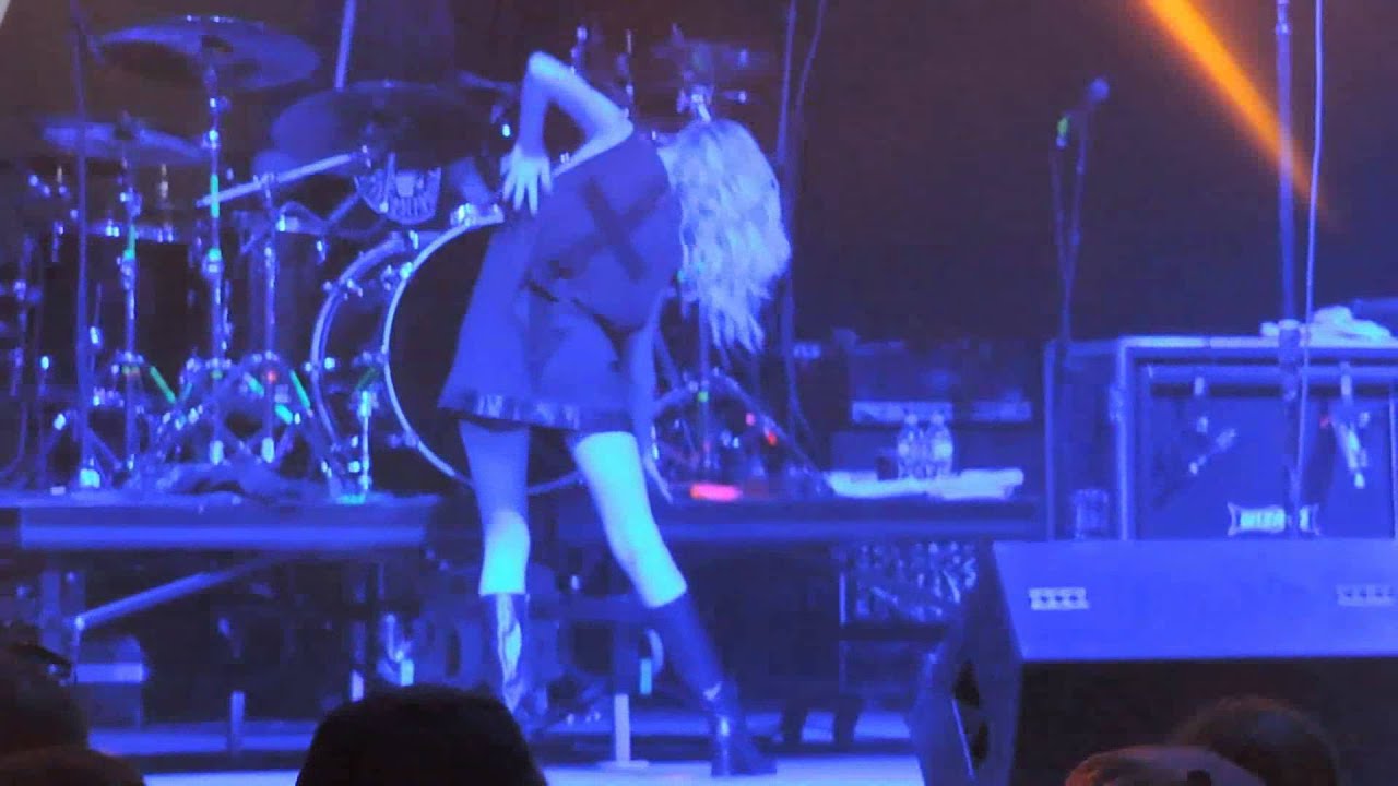 Nearly 2 Minutes of Taylor Momsen's Sexy Dancing