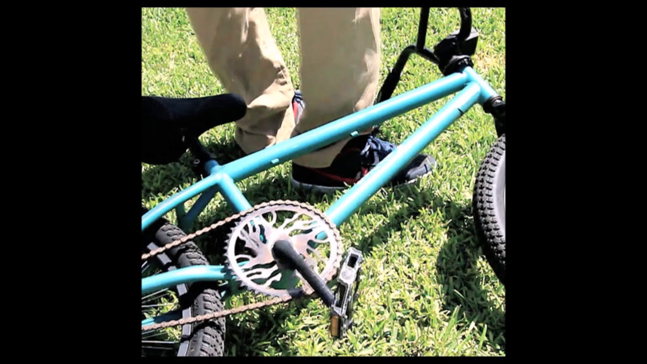 01. Bones & Xavier Wulf - IGotABMXBikeButImNotVeryGood (Produced By Greaf) [20.03.2014]