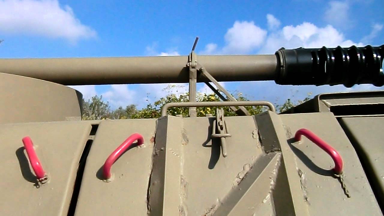 USSR D-30 T-34 122mm self propelled , 15Km range 21Kg Shell weight Artillery Museum Israel-4