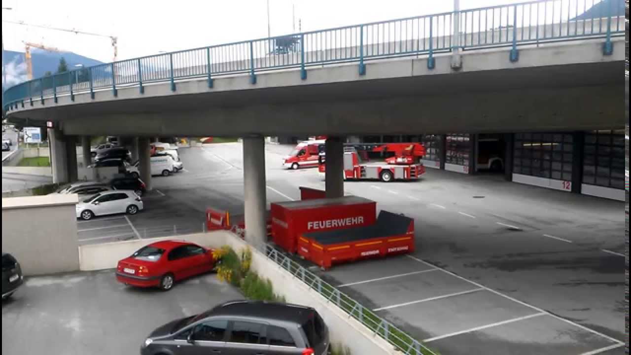 Ausrücken und Einsatzfahrt Feuerwehr Schwaz (KDO1 + DLK + ULF + SRF)