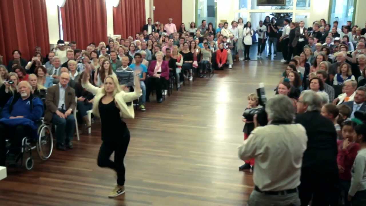 Flashmob Amsterdam - The Voice & SYTYCD for rare diseases!