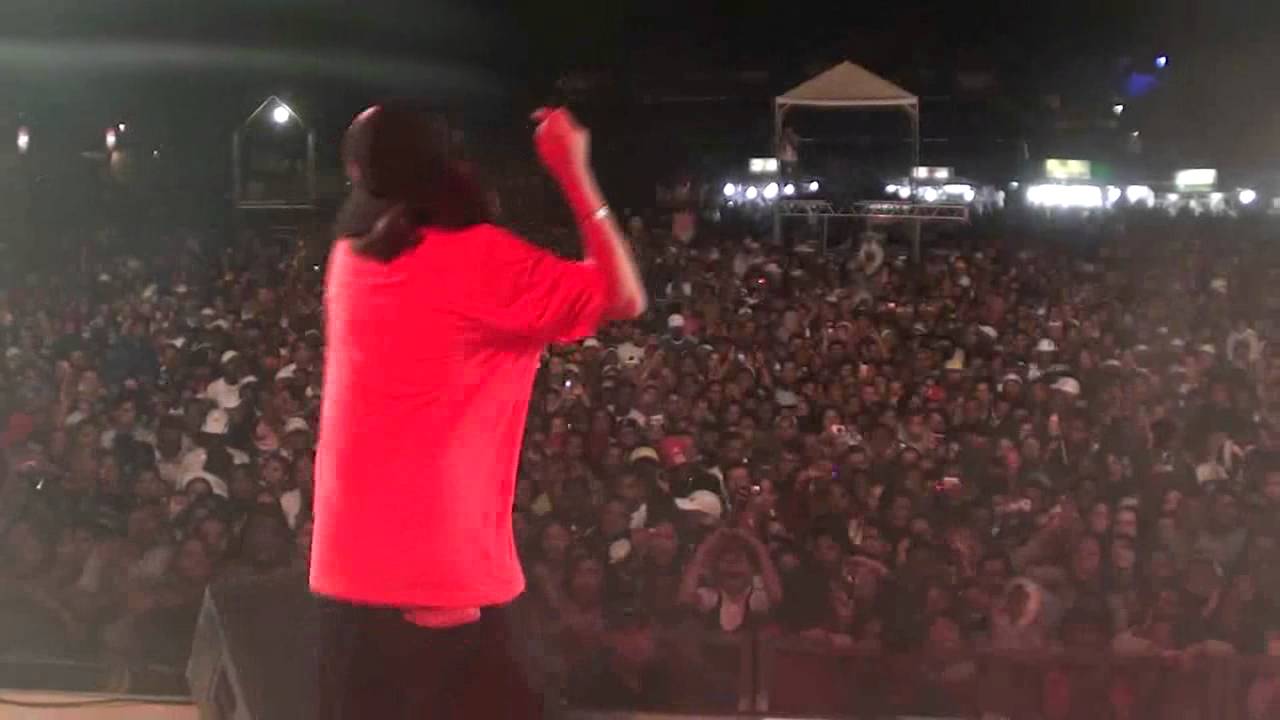 YURI BH AO VIVO EM VIÇOSA-MG - SIRENE DA ESCOLA - 40 MIL PESSOAS - DIA 01/10/2011