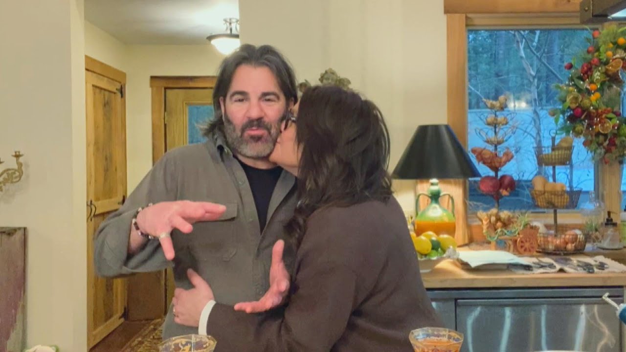 Hilarious Exchange Between Rach & John About What They Ate On First Date (LOL & Awww)