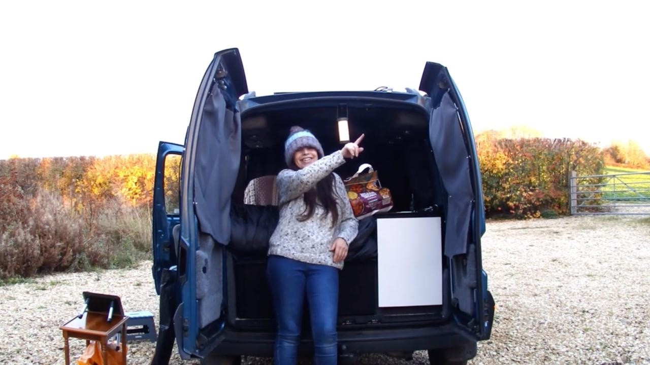 Первая ночь в кемпинге в моём автофургоне Renault Kangoo 🚙 | Спасибо | Janet Outdoors 🥰