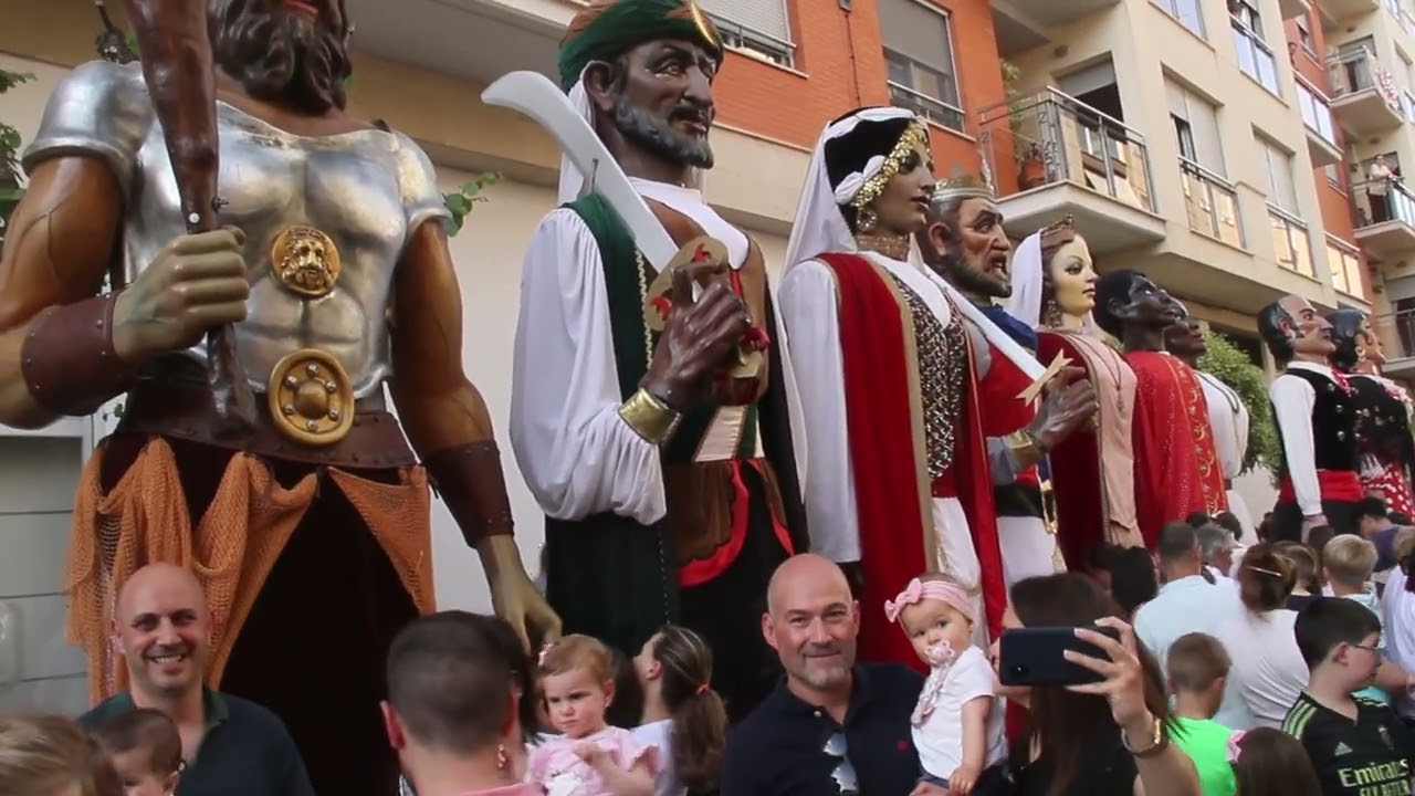 2023_04 👀 Gigantes y Cabezudos, acompañados por El Tío de la Pita y Tamboril, pasacalles by zAkAtYn