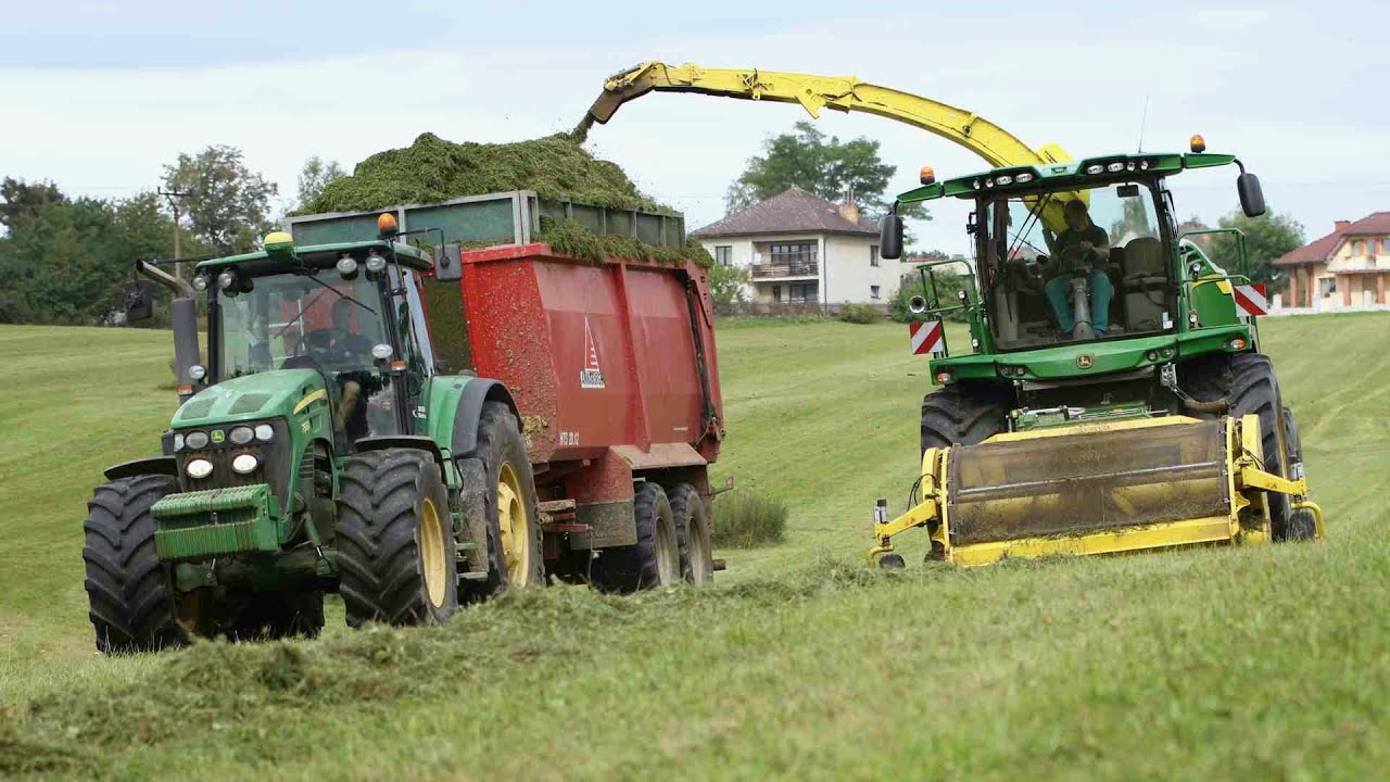 Sen&aacute;ž je důležit&yacute;m krmivem pro hospod&aacute;řsk&aacute; zv&iacute;řata | ZOD Hořice | John Deere 8300