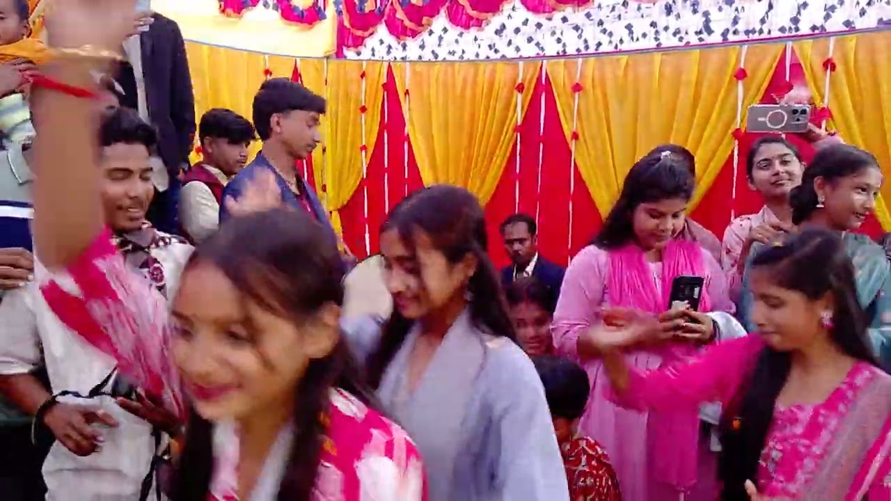 বিয়ের নাচ ও সাতপাকের বাঁধা। 