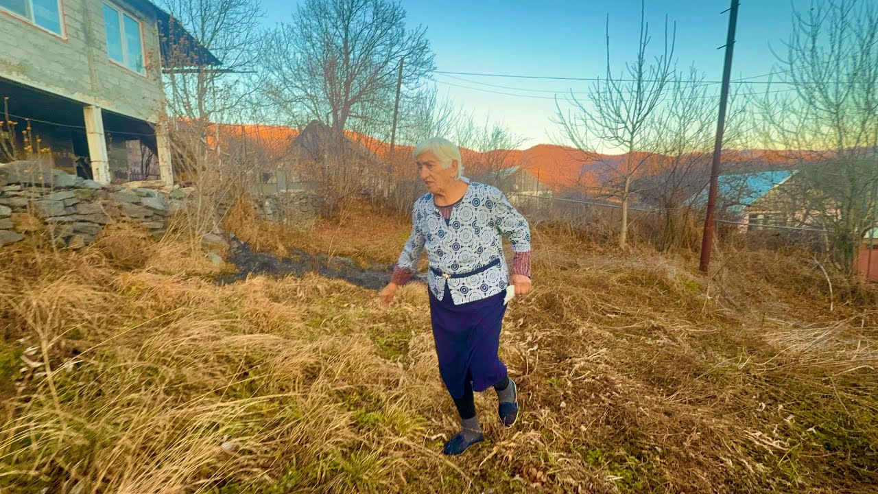 Արև տատի ուրախ ու տխուր կյանքը, երգն ու լիքը մառանը