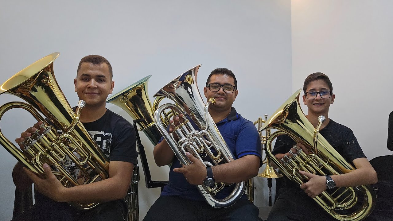 Trio de Eufônios, tocando hinos, com amigos Douglas e Alan