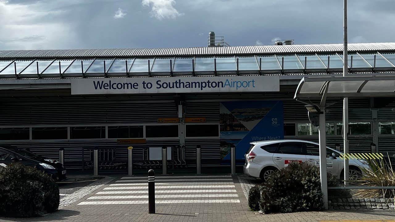 Scenic Drive from Portsmouth Park and Ride to Southampton Airport via M27|Hampshire|UK Road Trip