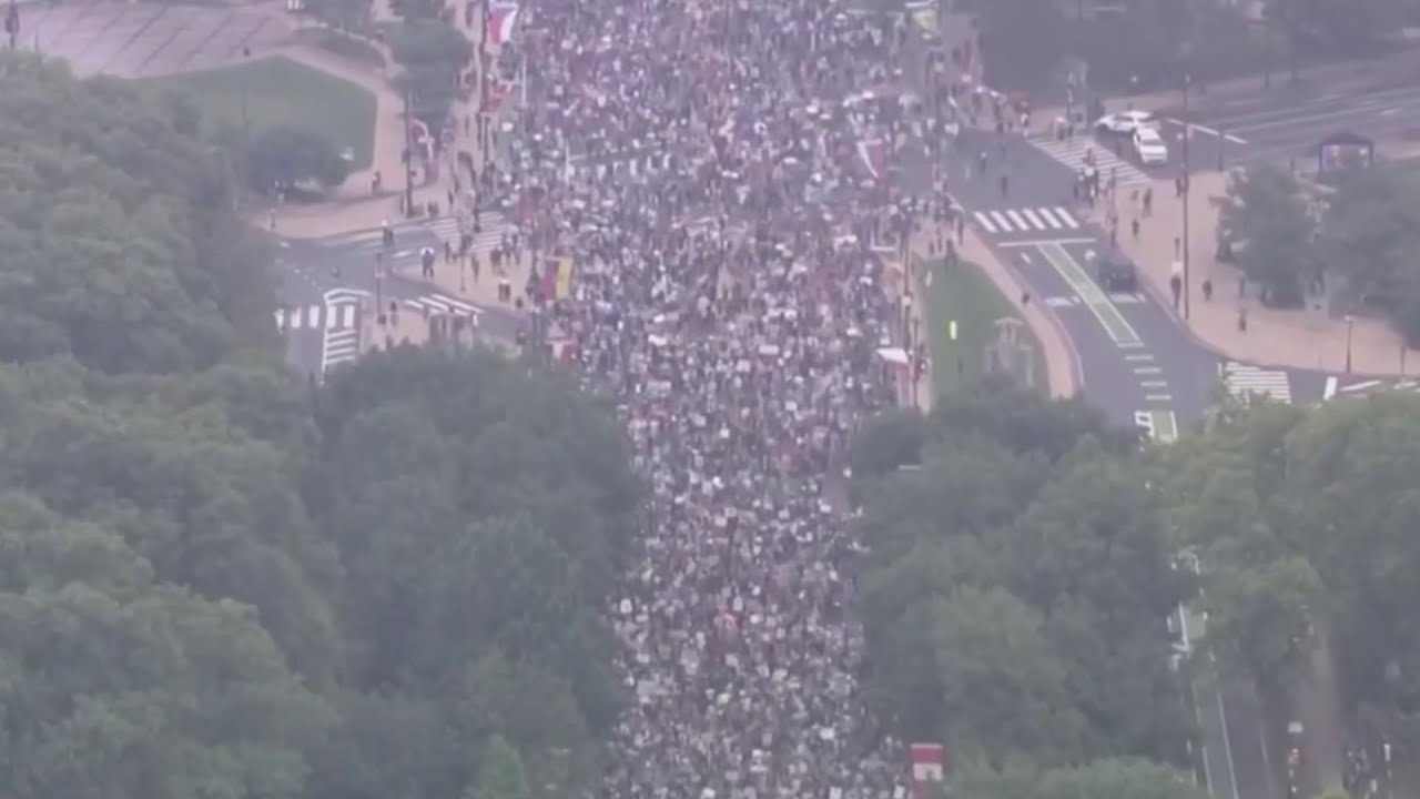 Crowd of 80,000 people peacefully protested in Philly's ‘No King's' rally