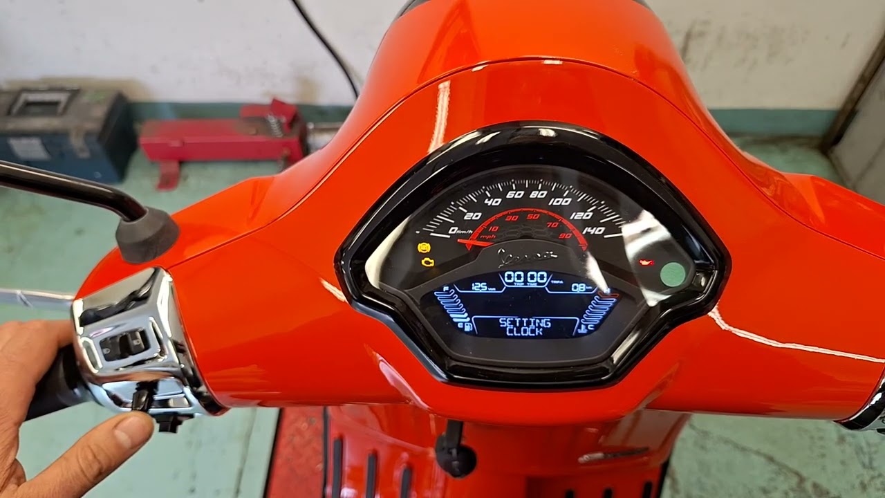 How to setup clock on Vespa GTS 300