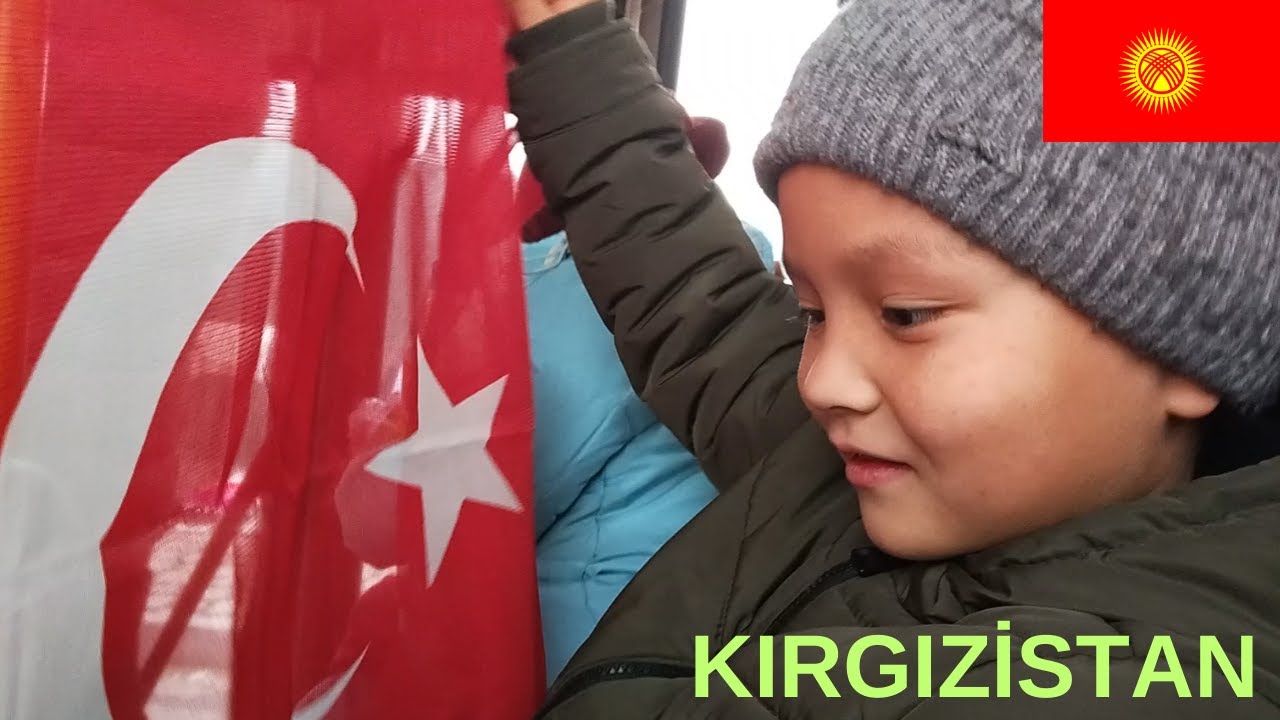 KIRGIZ ÇOCUK ALİŞER TÜRK BAYRAĞINI ÖPTÜ 😘