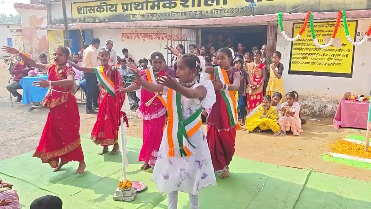 इन छोटी बच्चों की बहुत ही सुंदर प्रस्तुति देख मेरे को अपना भी बचपन याद आ गया अगर आपको भी पसंद आया तो
