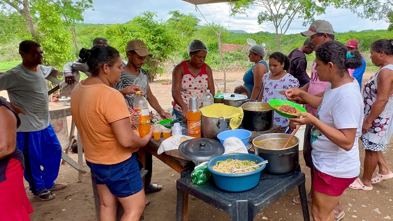 MUQUECA DE TILÁPIA NO ALMOÇO,  CASA DA MENINA VITÓRIA, COMUNIDADE SANHARÓ 