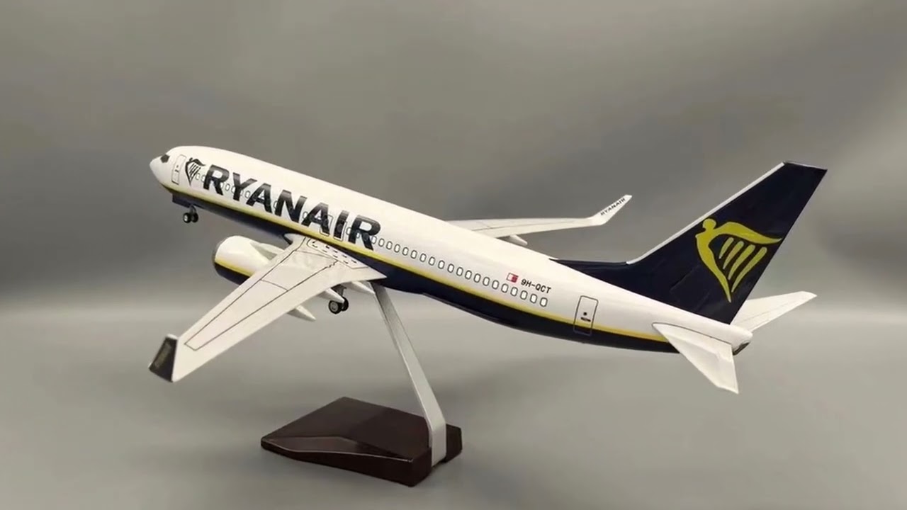 A must-have product! 1:85 Scale Airplane Toy B737-800 Airplanes RYANAIR Airline Aircraft Model Wit