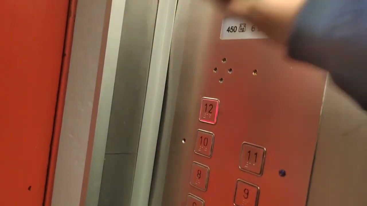 Osijek Sjenjak 37 Desni Lift kad je bio 1970s i sada 2010s ThyssenKrupp nema od tipku poziv HR