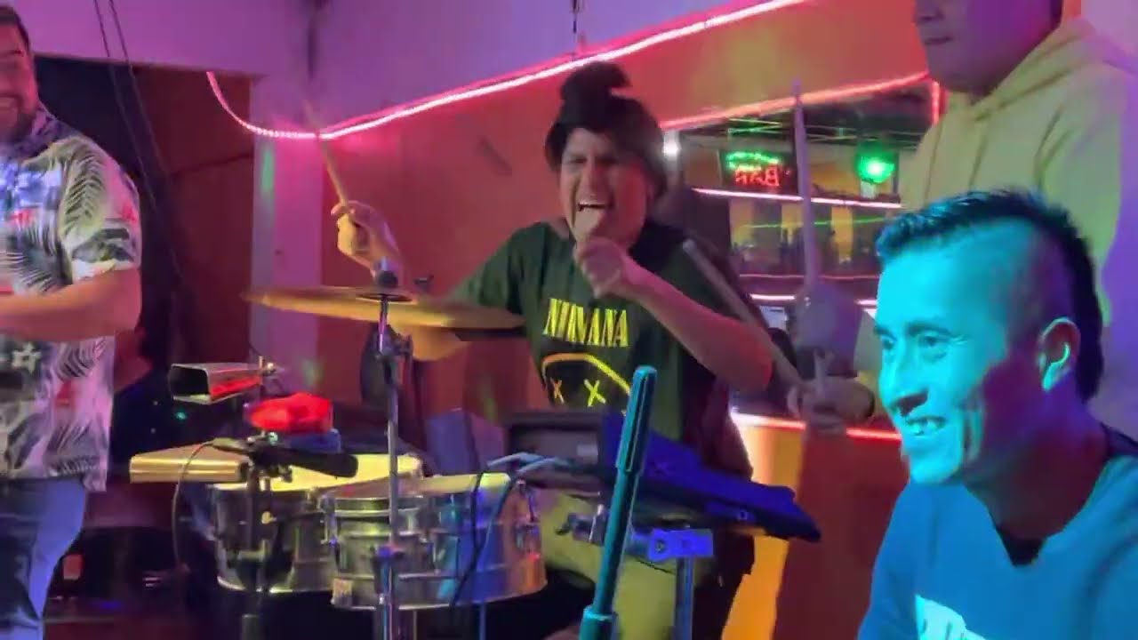 El Piwi tocando con la 90 en villa celina