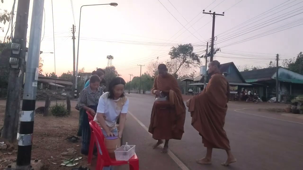 สวัสดีเดือนกุมภาพันธ์ใส่บาตรด้วยกันค่ะเช้านี้
