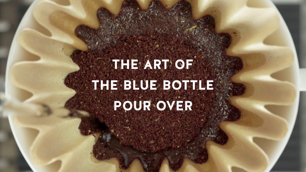 Искусство приготовления кофе методом пуровер в синей бутылке