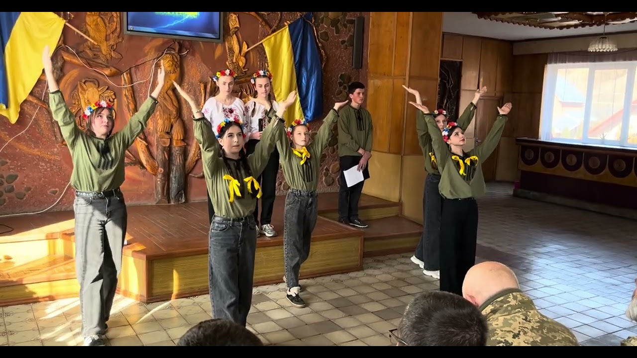 Сила духу і відданість Батьківщині: у коледжі відзначили День українського добровольця