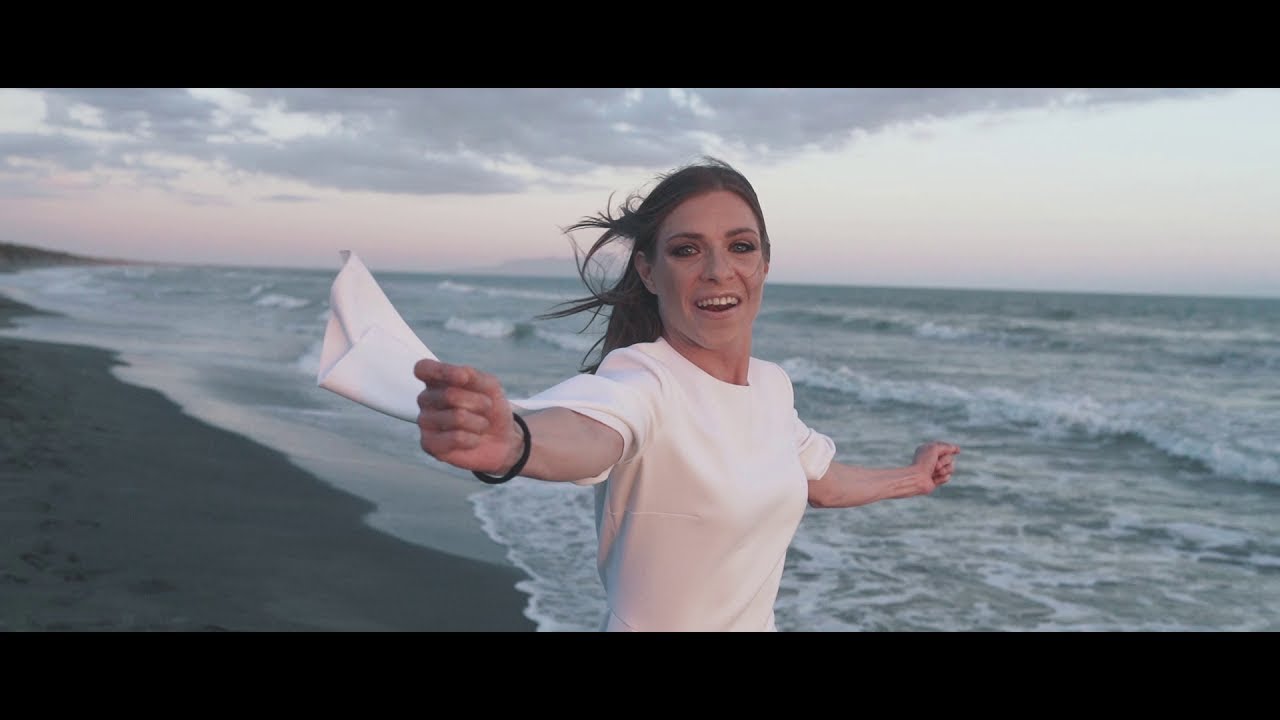 E' la vita che conta - Loredana Errore (Official Video) - C'é Vita