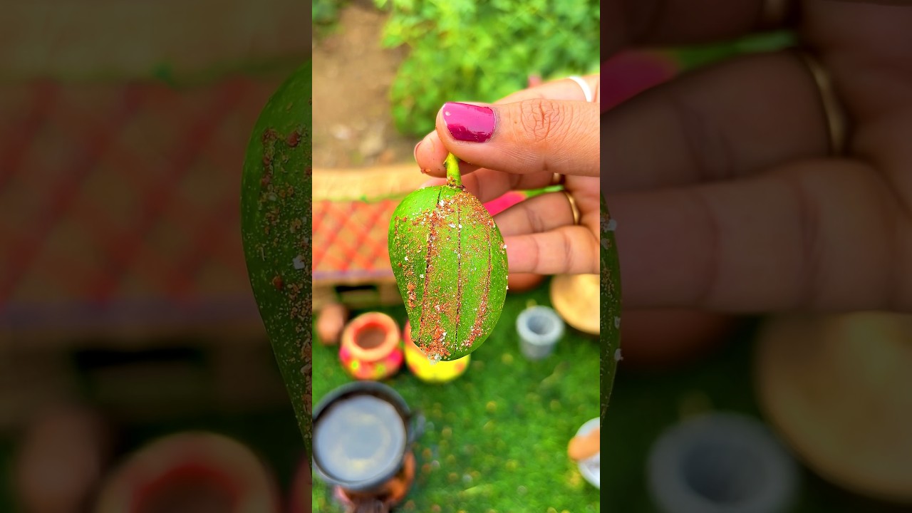 Mini Raw Mango🥭with Salt and Chilli🌶️😋#shorts #shortsvideo #youtubeshorts #minicocinar