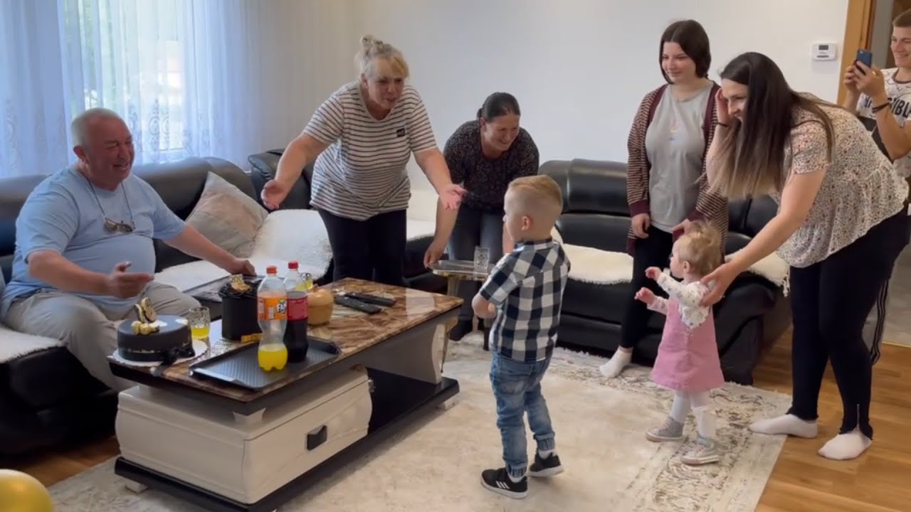 Ardhja e Nuses me fëmijë nga Gurbeti - Emocionuese