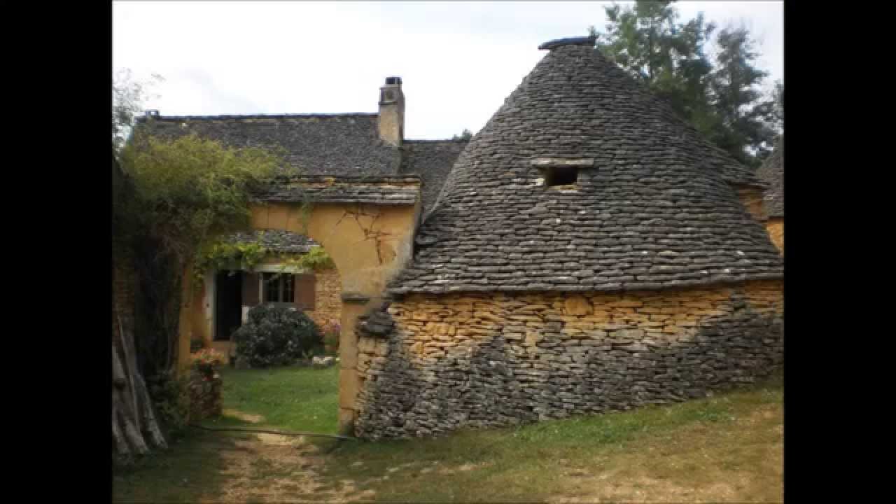 Quelques maisons du Moyen-âge (cabanes du breuil en dordogne)