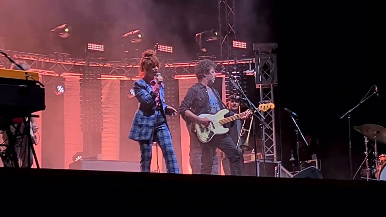 Max Gazzè - Una musica può fare - live Aprilia  special guest Mille