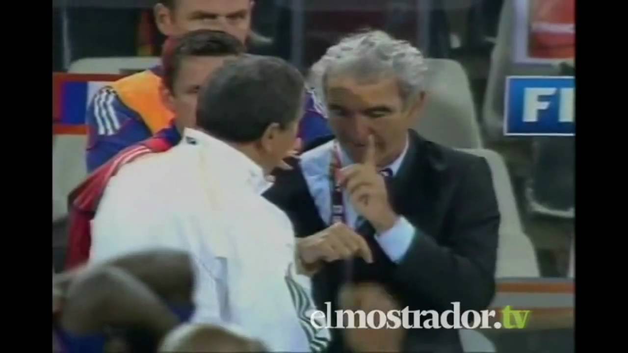 Raymond Domenech rechaza estrechar la mano de Parreira