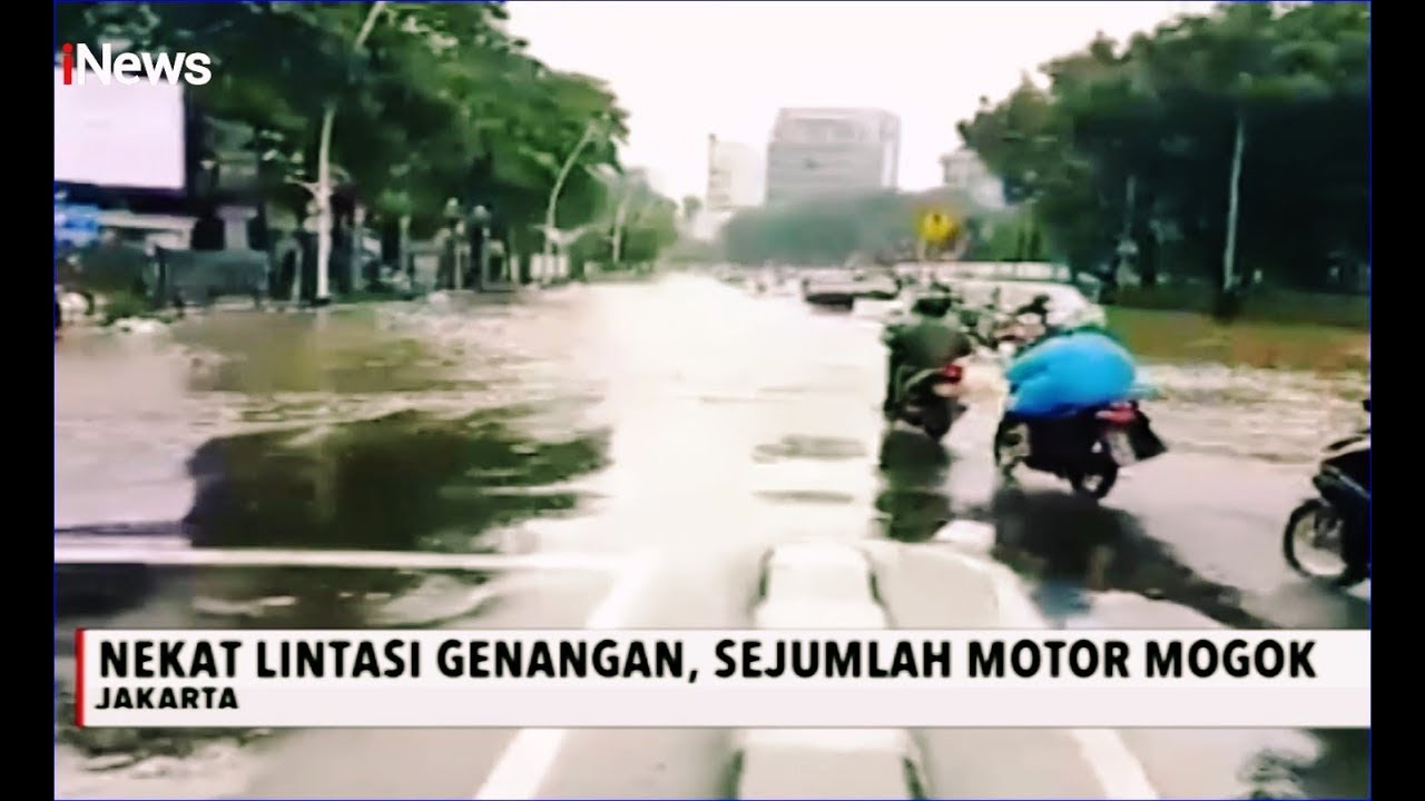 Nekat Lintasi Banjir di Kawasan Monas, Sejumlah Motor Mogok - iNews Sore 02/02