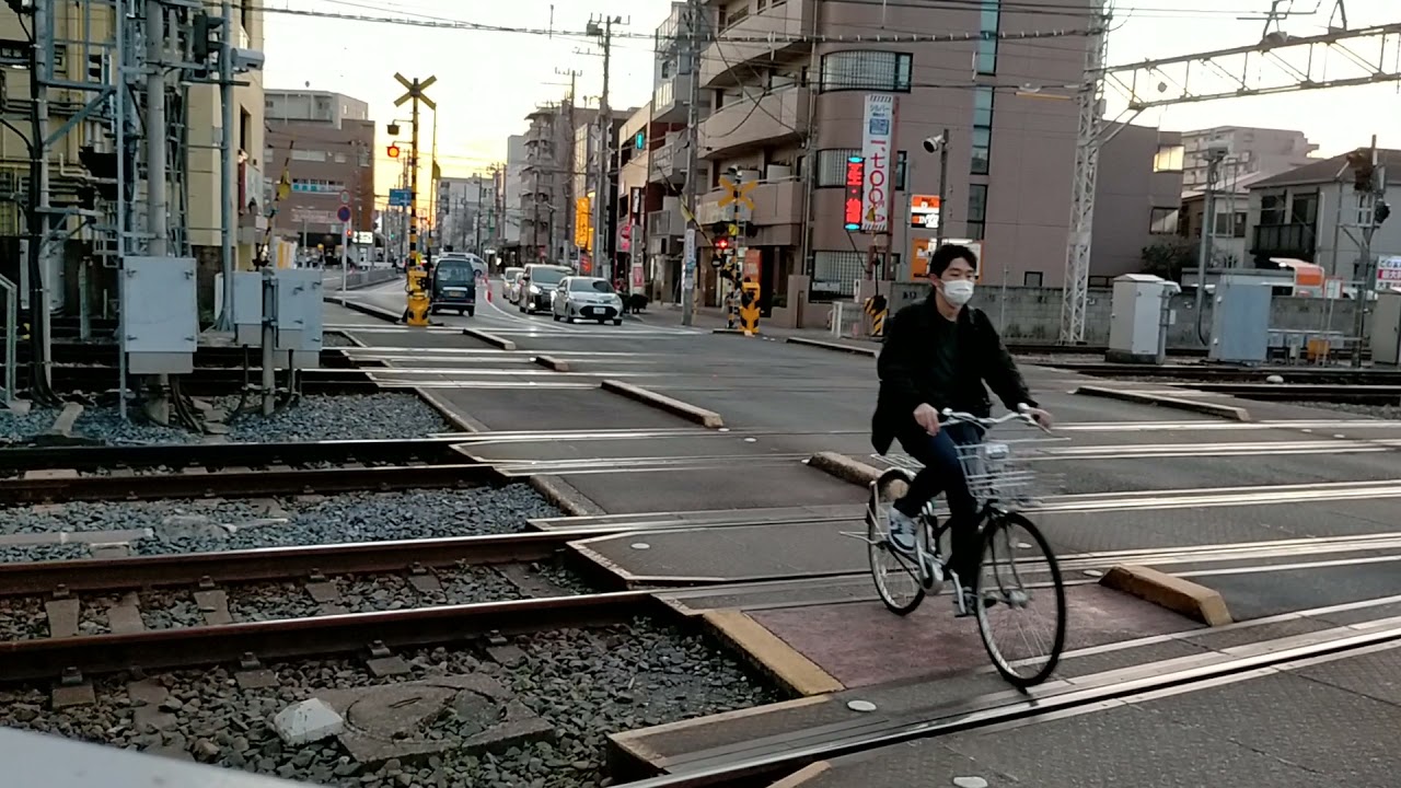 7分近くほぼ閉まってる！京成津田沼駅西の踏切