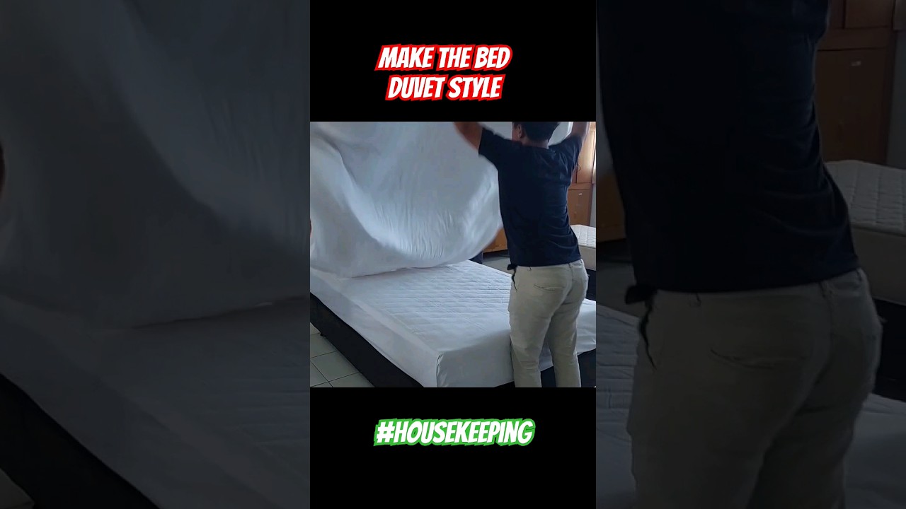 make the bed #housekeeping #makeuproom #youtubeshorts #towelanimal