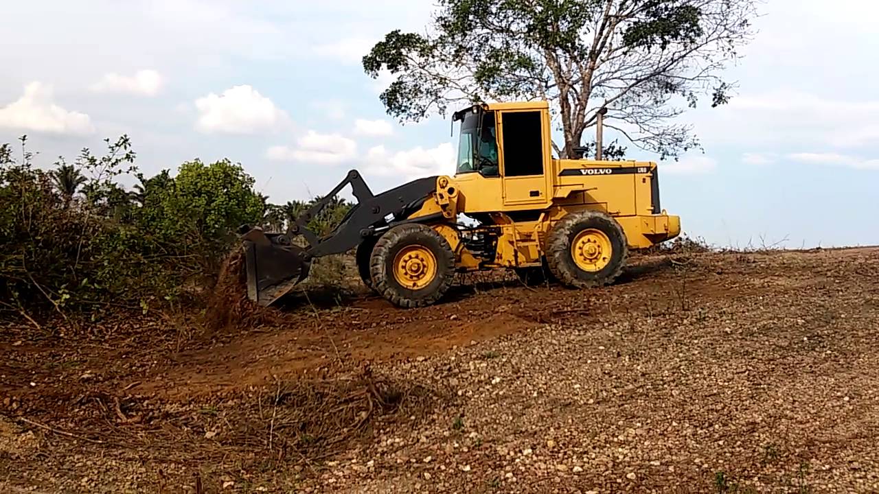 VOLVO L70D na juquira