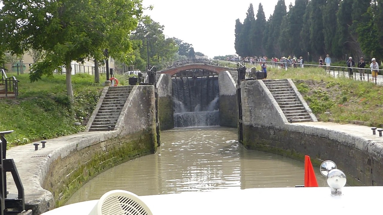 Les 9 ecluses (sluisjes) de Fonserane in het Canal du Midi