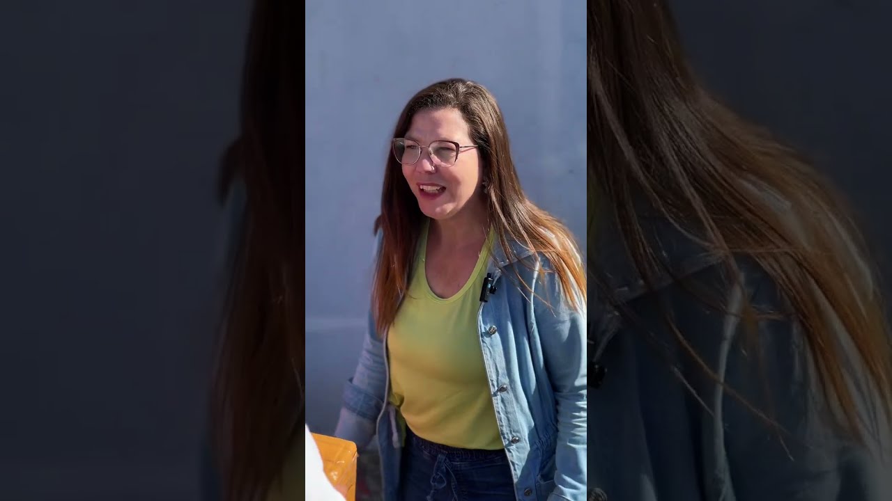 Mãe é humilhada pela própria filha por vender salgado na rua 😢