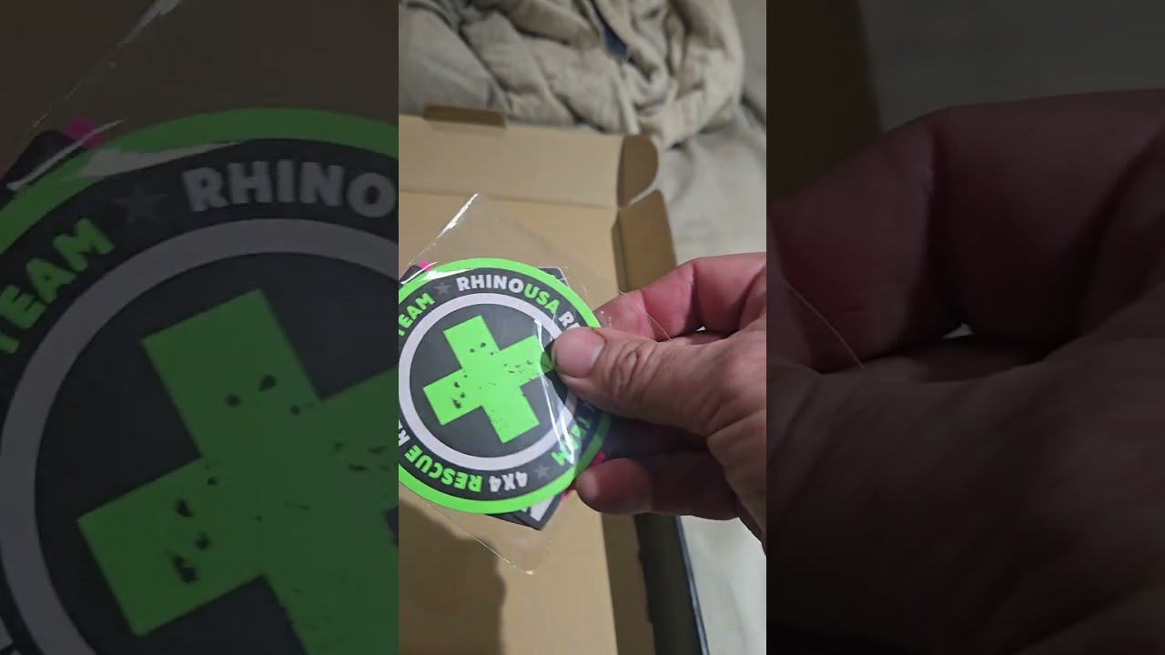 Складная походная палка Rhino USA Hiking из анодированного алюминия черного цвета со встроенным н...