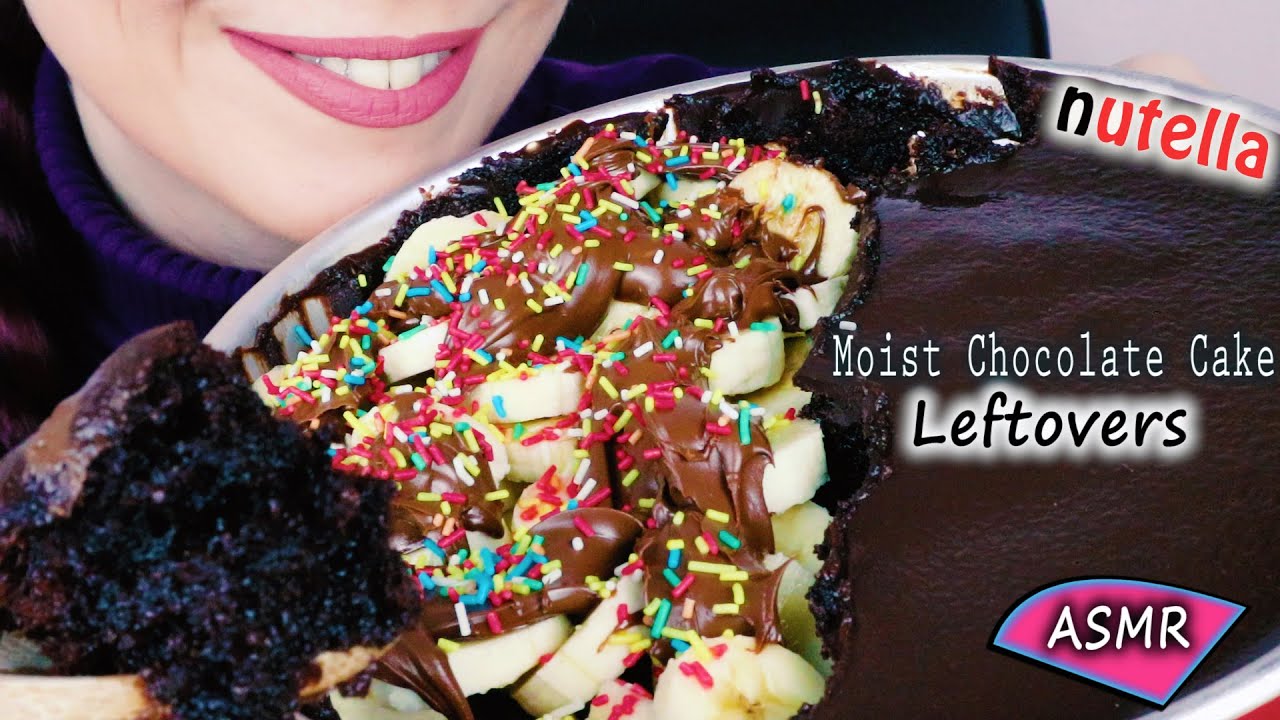 MOIST CHOCOLATE CAKE WITH NUTELLA TOPPED BANANA SLICES 🍫🍌 | Whispering | ASMR Mukbang - 먹방