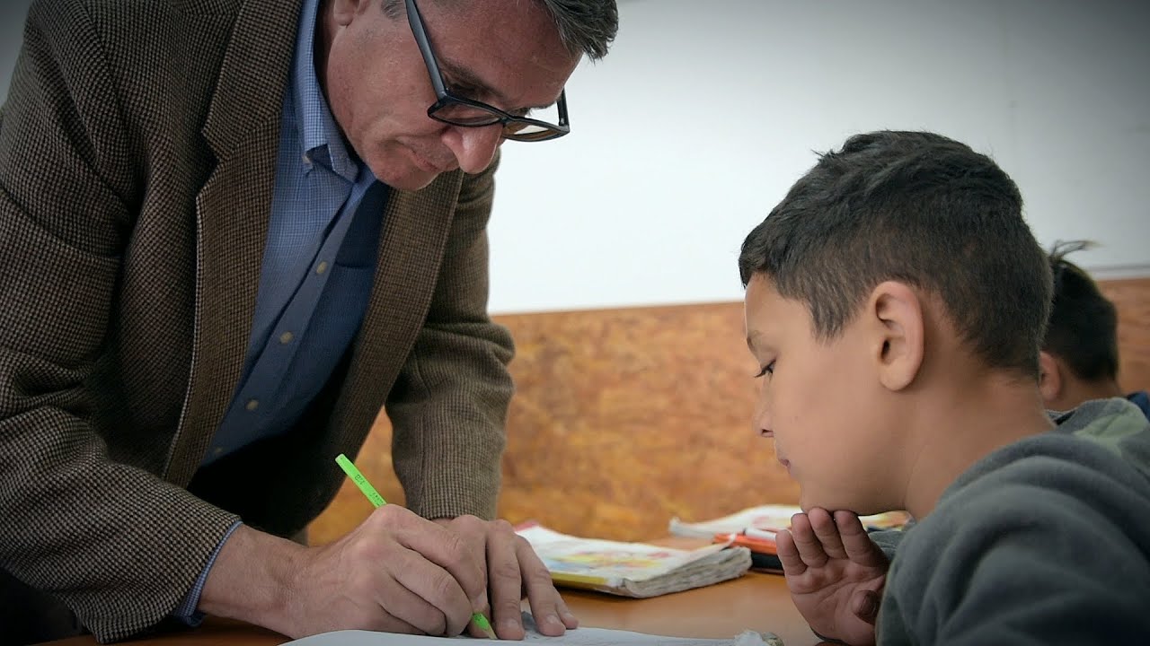 Domnul Olivian, învățătorul copiilor de la marginea satului