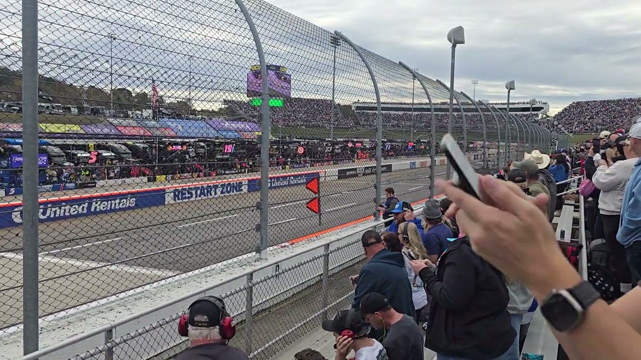Starting of the Xfinity 500 at Martinsville Speedway 